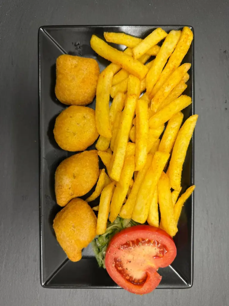 Chicken Nuggets & Pommes